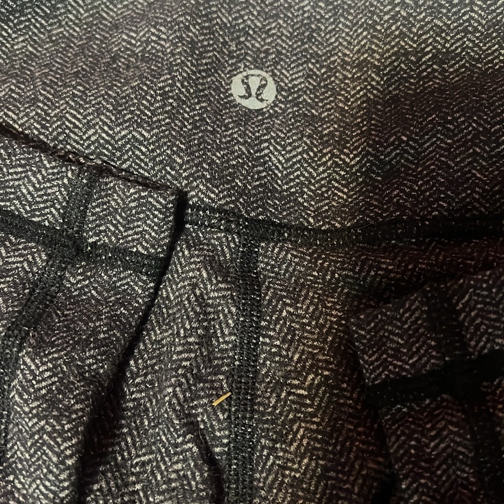 Lulu full size leggings size 4 great conditioning like new